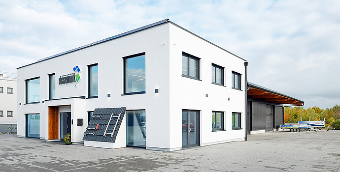 Moderner Gewerbebau in Holzrahmenbauweise – Neubau durch die Zimmerei Heinlein in Neustadt an der Aisch